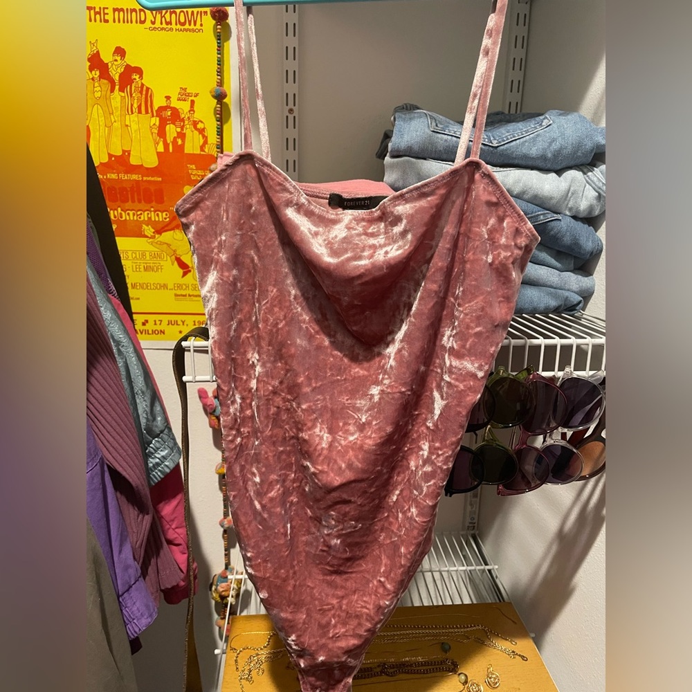 Forever 21 velvet top with clasps